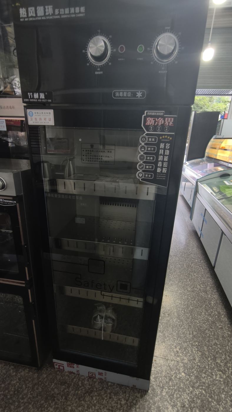 超鸿制冷商用厨具热风循环控温消毒柜实拍